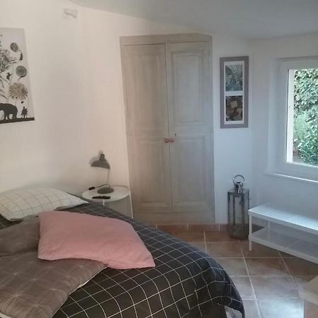Une Chambre En Ville Л'Иль-сюр-ла-Сорг Экстерьер фото