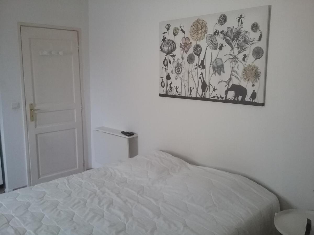 Une Chambre En Ville Л'Иль-сюр-ла-Сорг Экстерьер фото