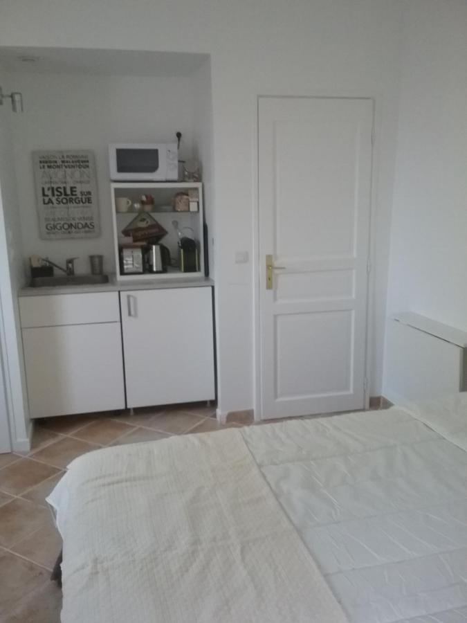 Une Chambre En Ville Л'Иль-сюр-ла-Сорг Экстерьер фото